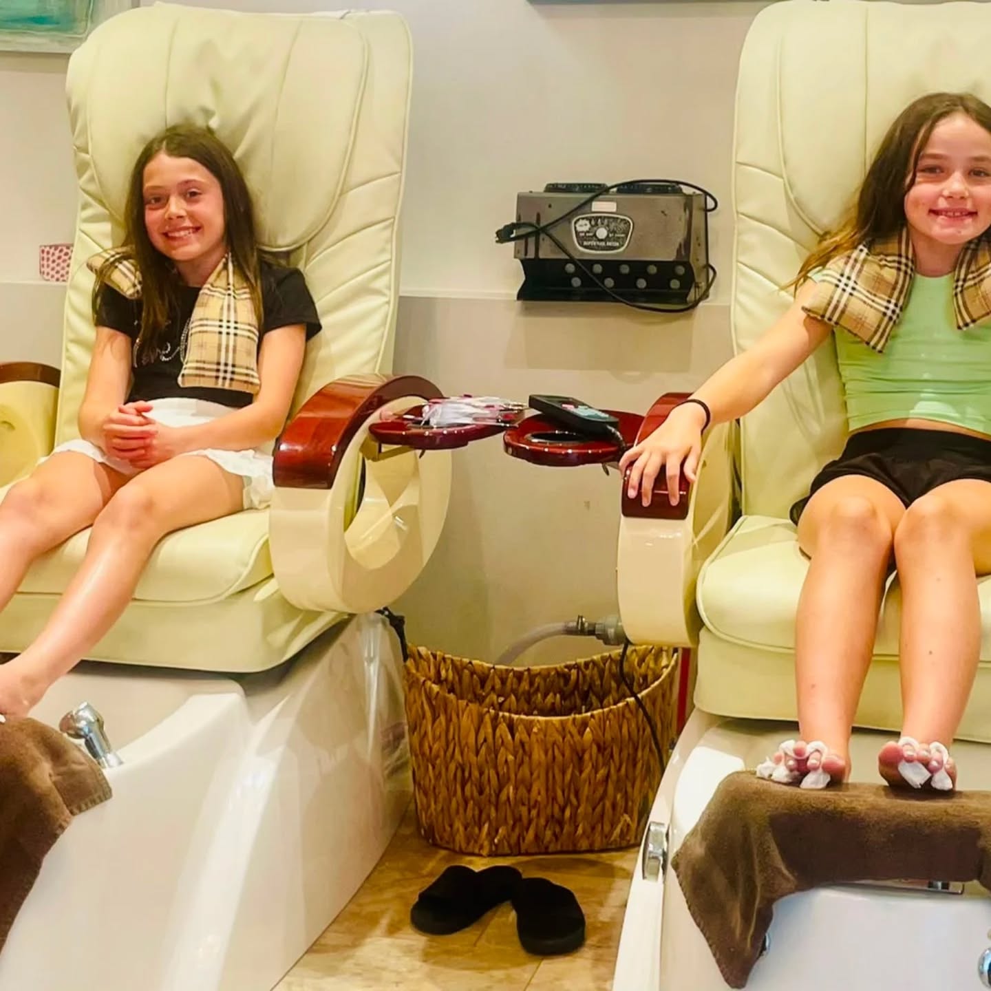 Mini Mani & Pedi Summer Special (12 & Under)